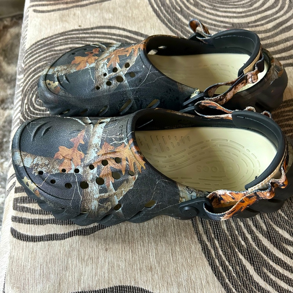 CROCS REAL TREE ECHO CLOG - Size 9